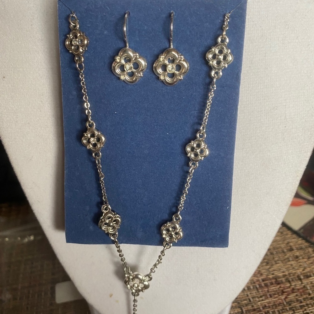Avon necklace and earring set. New Set cute set.